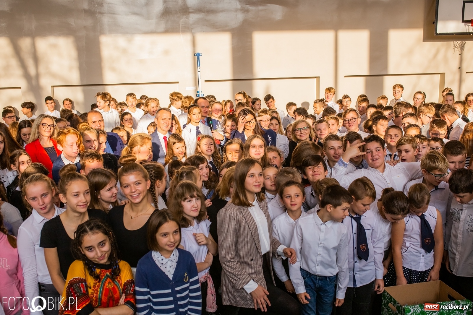 Zdjęcie w galerii na portalu naszraciborz.pl: Spotkanie Rzecznika Mikołaja Pawlaka z uczniami SP 1 wiadomości z regionu