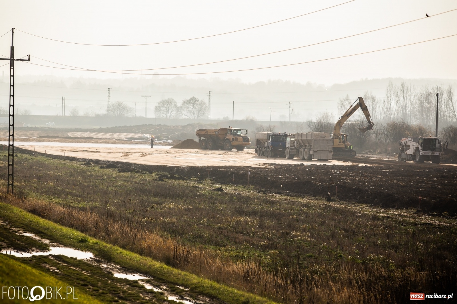 Zdjęcie w galerii na portalu naszraciborz.pl: Przed mostem na Rudzkiej powstaje węzeł komunikacyjny  wiadomości z regionu