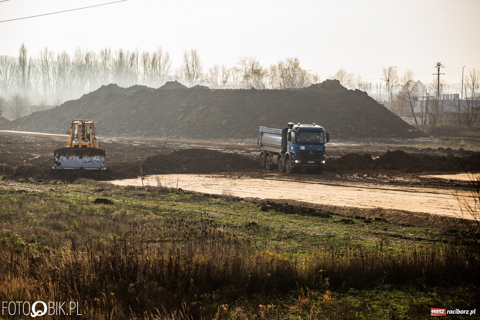 Zdjęcie w galerii na portalu naszraciborz.pl: Przed mostem na Rudzkiej powstaje węzeł komunikacyjny  wiadomości z regionu