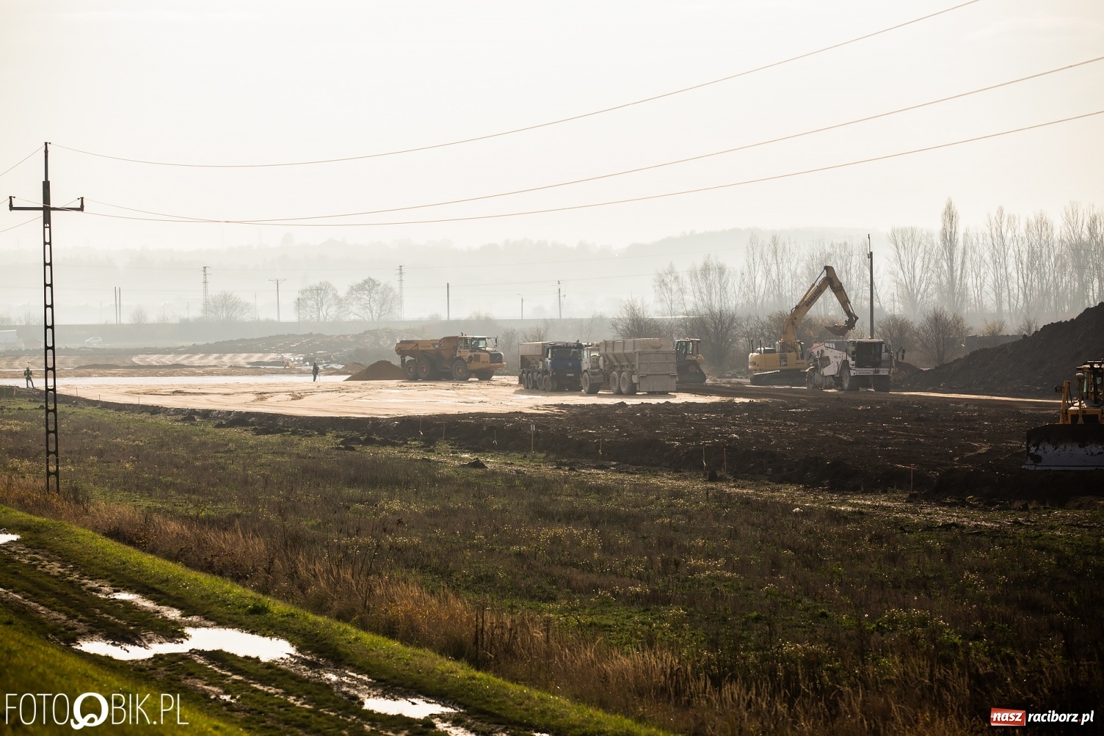 Zdjęcie w galerii na portalu naszraciborz.pl: Przed mostem na Rudzkiej powstaje węzeł komunikacyjny  wiadomości z regionu