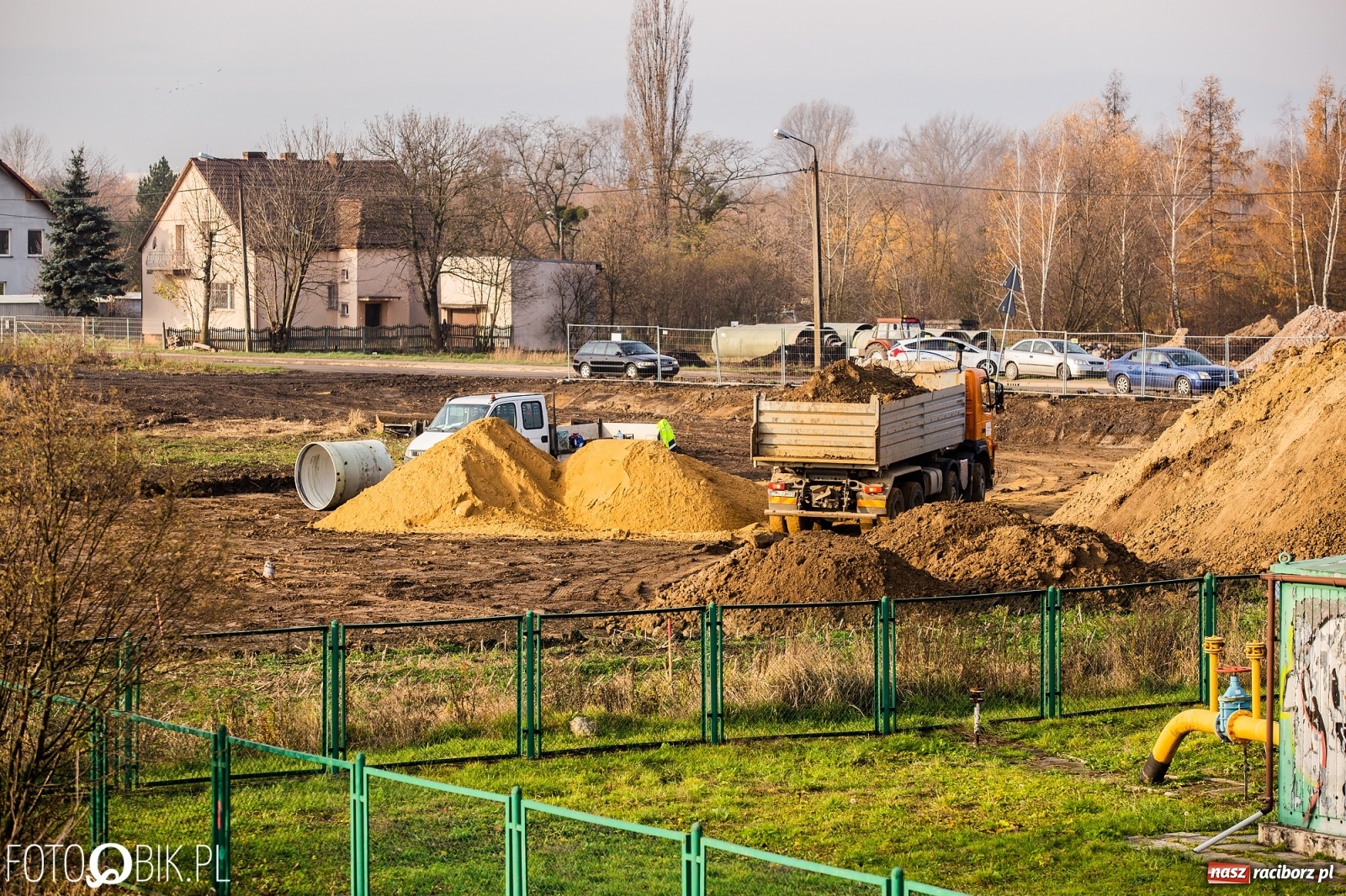 Zdjęcie w galerii na portalu naszraciborz.pl: Przed mostem na Rudzkiej powstaje węzeł komunikacyjny  wiadomości z regionu