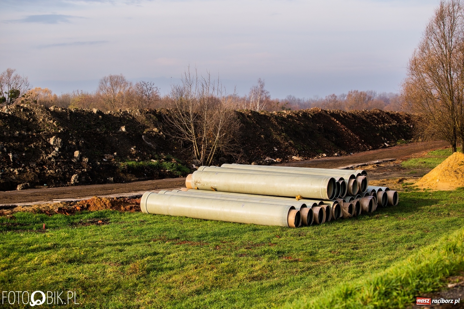 Zdjęcie w galerii na portalu naszraciborz.pl: Przed mostem na Rudzkiej powstaje węzeł komunikacyjny  wiadomości z regionu