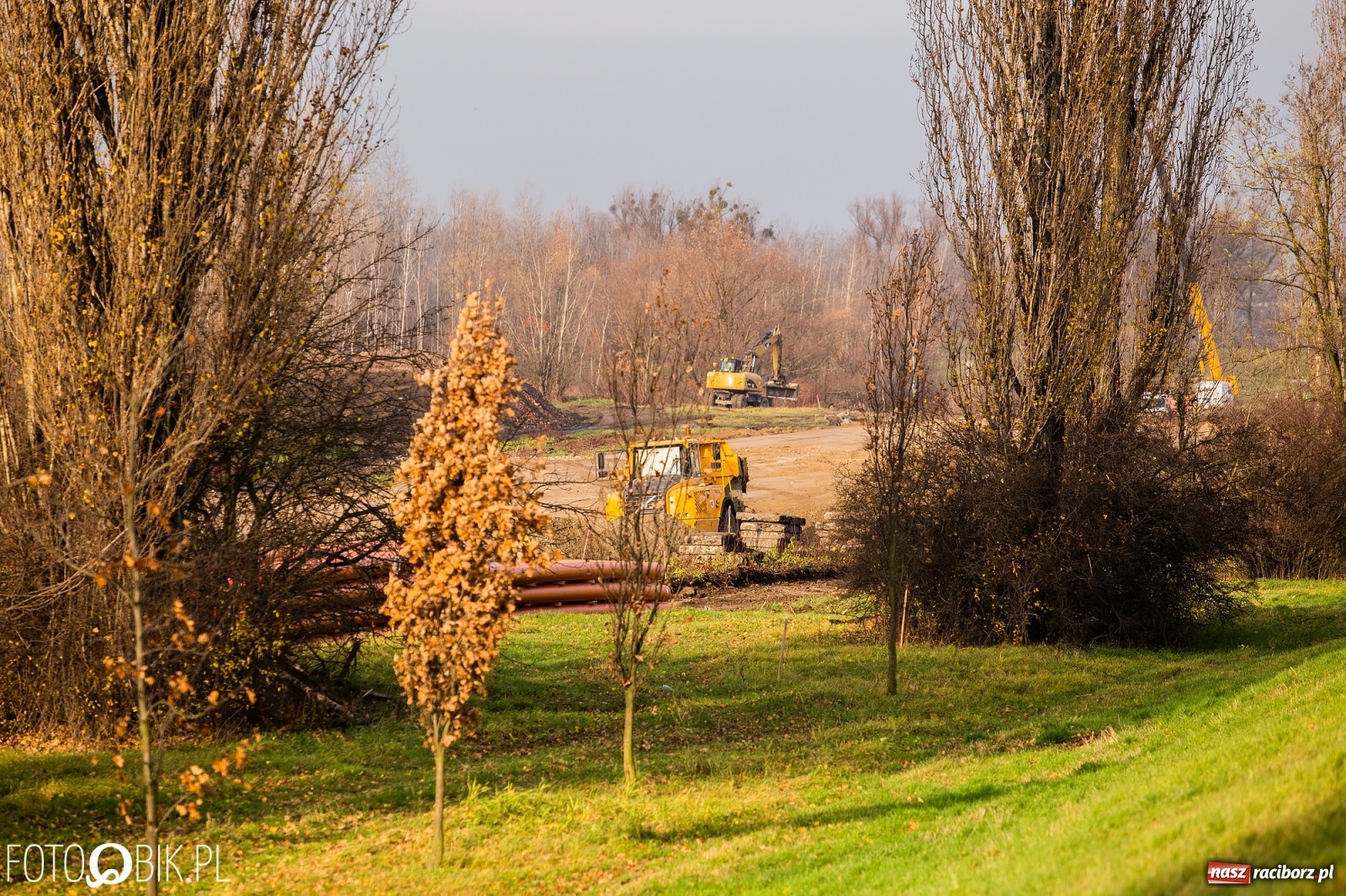 Zdjęcie w galerii na portalu naszraciborz.pl: Przed mostem na Rudzkiej powstaje węzeł komunikacyjny  wiadomości z regionu