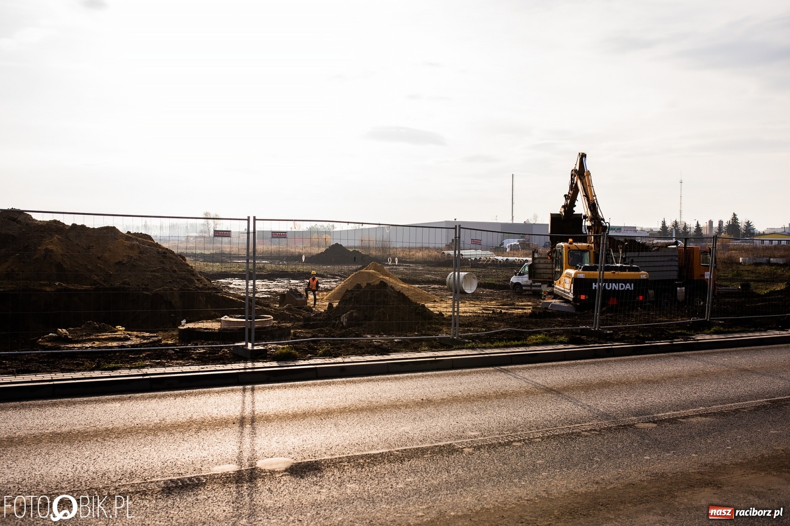 Zdjęcie w galerii na portalu naszraciborz.pl: Przed mostem na Rudzkiej powstaje węzeł komunikacyjny  wiadomości z regionu