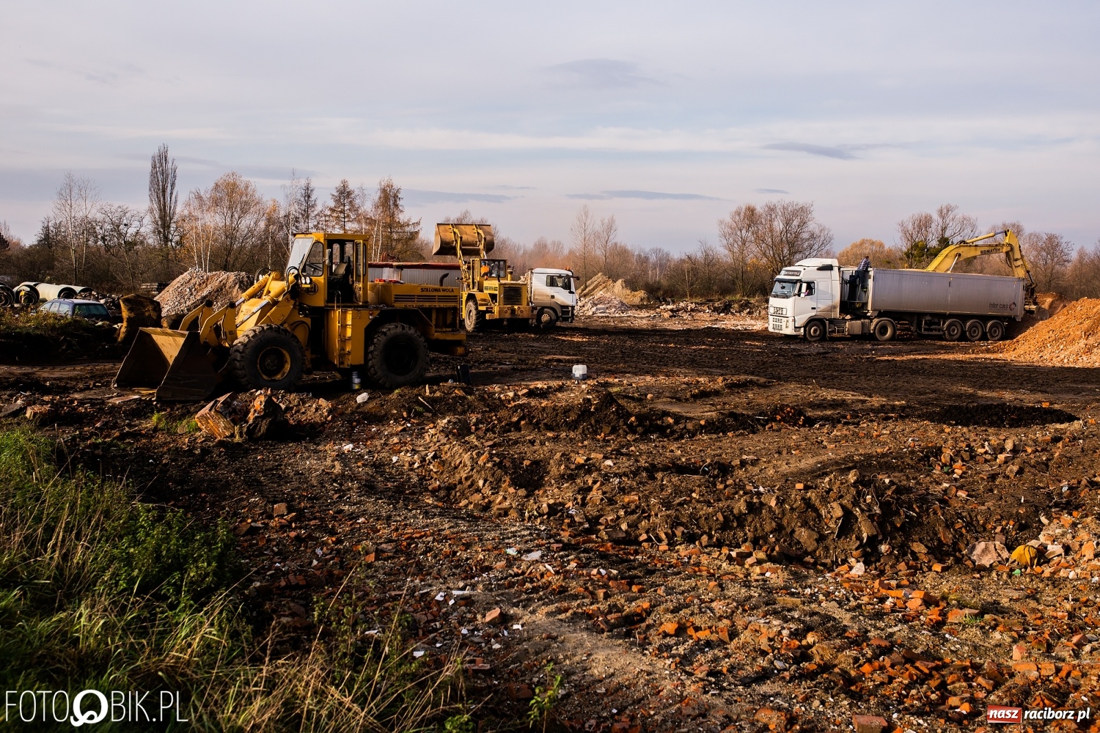 Zdjęcie w galerii na portalu naszraciborz.pl: Przed mostem na Rudzkiej powstaje węzeł komunikacyjny  wiadomości z regionu