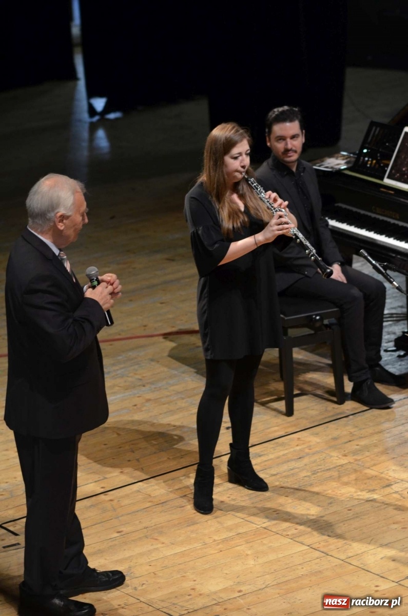 Zdjęcie w galerii na portalu naszraciborz.pl: Rożek angielski na koncercie w RCK-u wiadomości z regionu