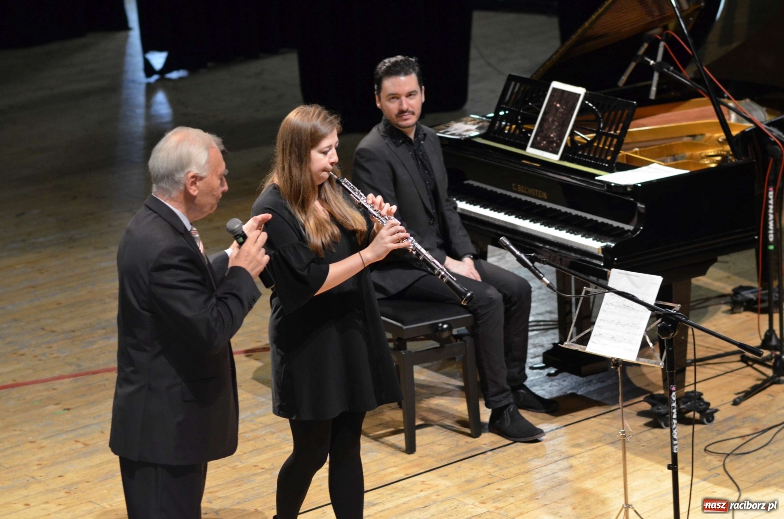 Zdjęcie w galerii na portalu naszraciborz.pl: Rożek angielski na koncercie w RCK-u wiadomości z regionu