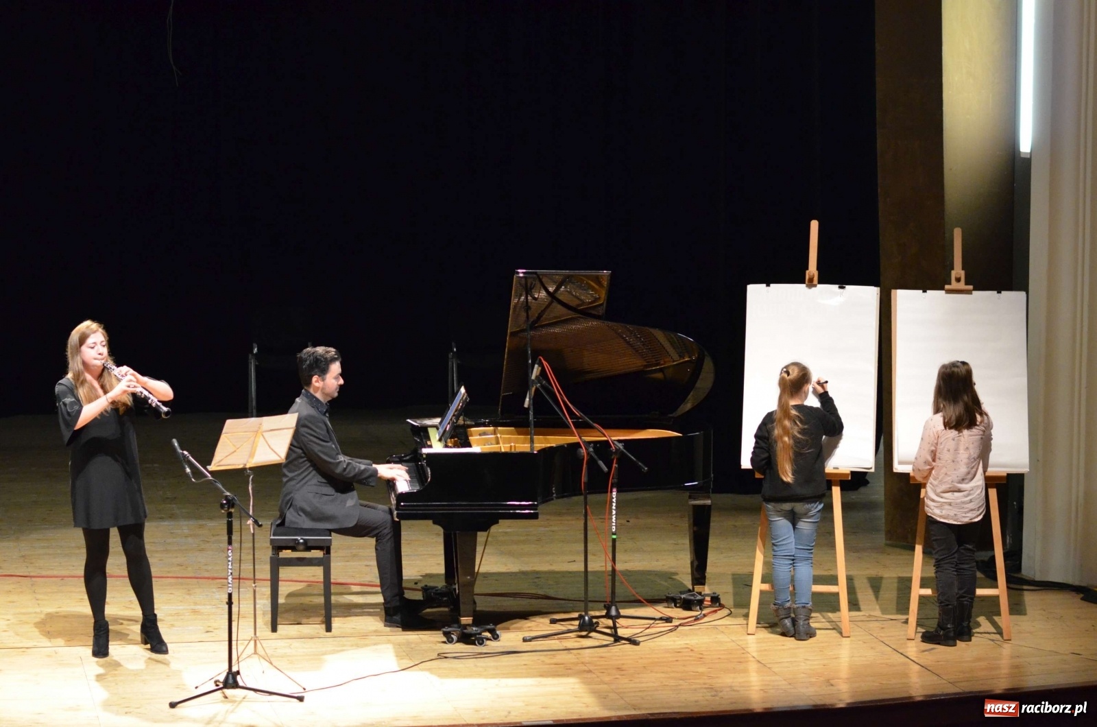 Zdjęcie w galerii na portalu naszraciborz.pl: Rożek angielski na koncercie w RCK-u wiadomości z regionu