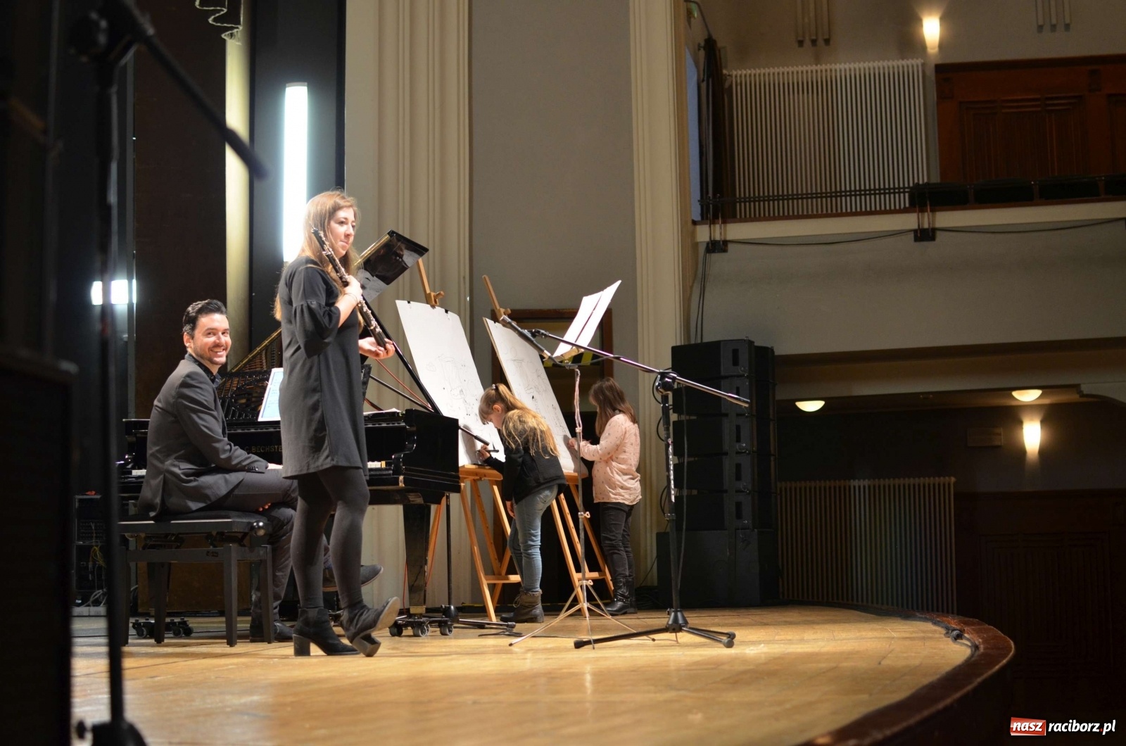 Zdjęcie w galerii na portalu naszraciborz.pl: Rożek angielski na koncercie w RCK-u wiadomości z regionu