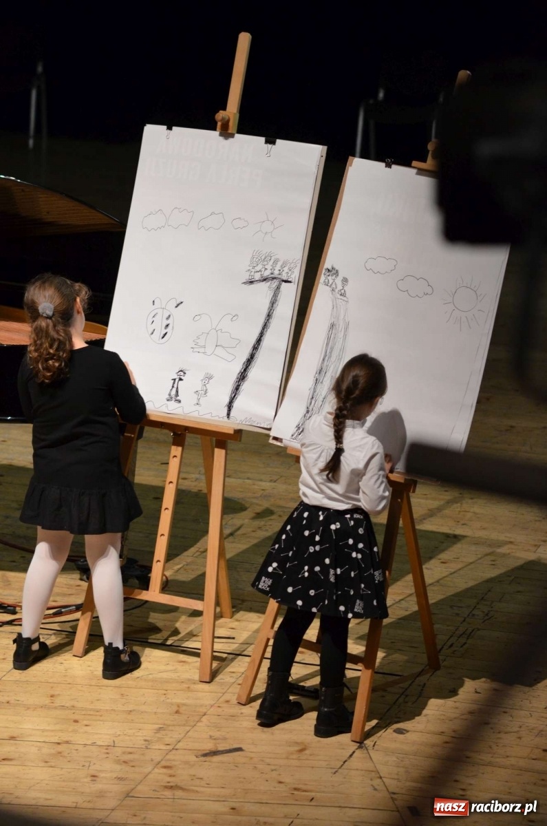 Zdjęcie w galerii na portalu naszraciborz.pl: Rożek angielski na koncercie w RCK-u wiadomości z regionu