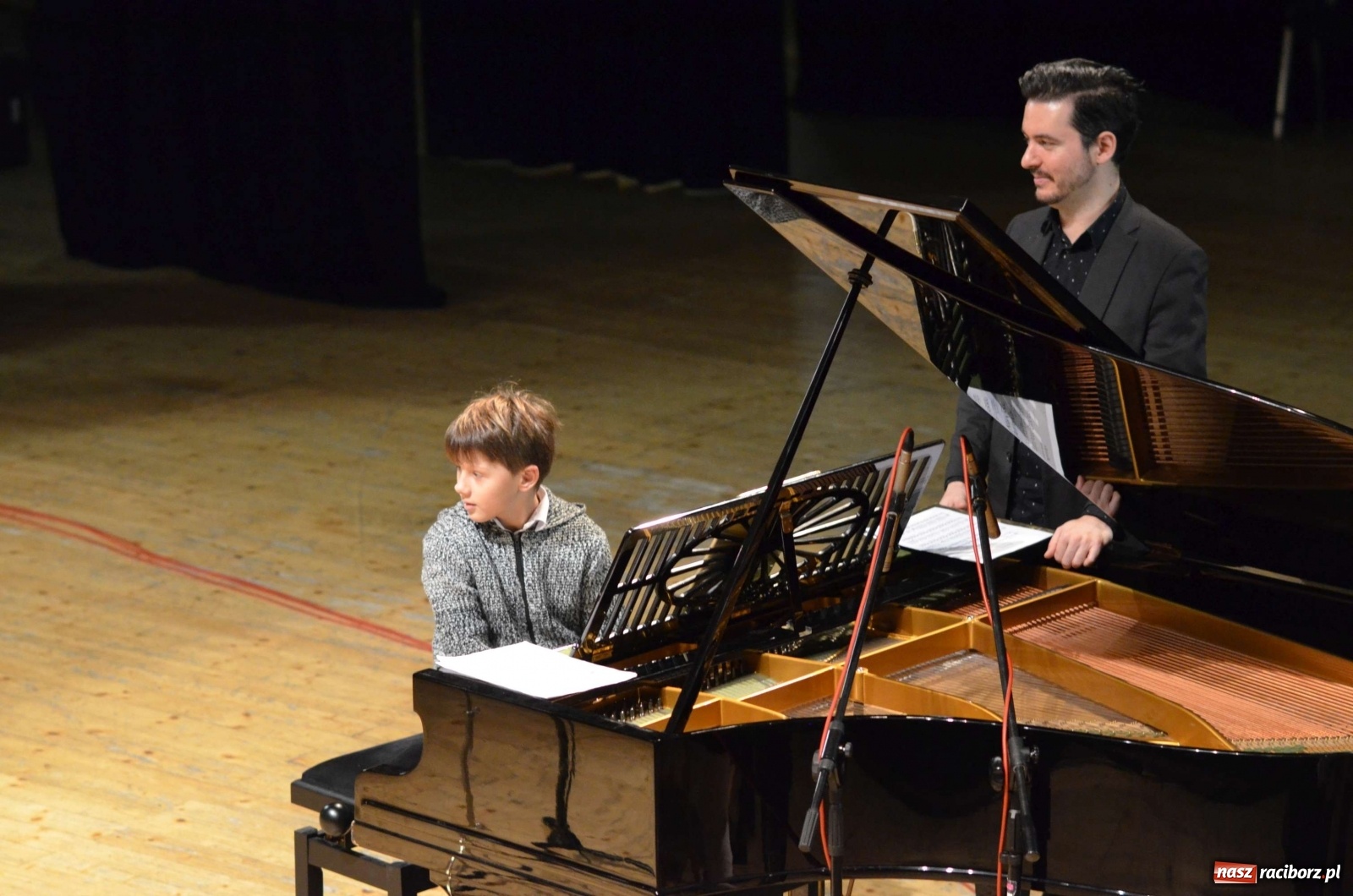 Zdjęcie w galerii na portalu naszraciborz.pl: Rożek angielski na koncercie w RCK-u wiadomości z regionu