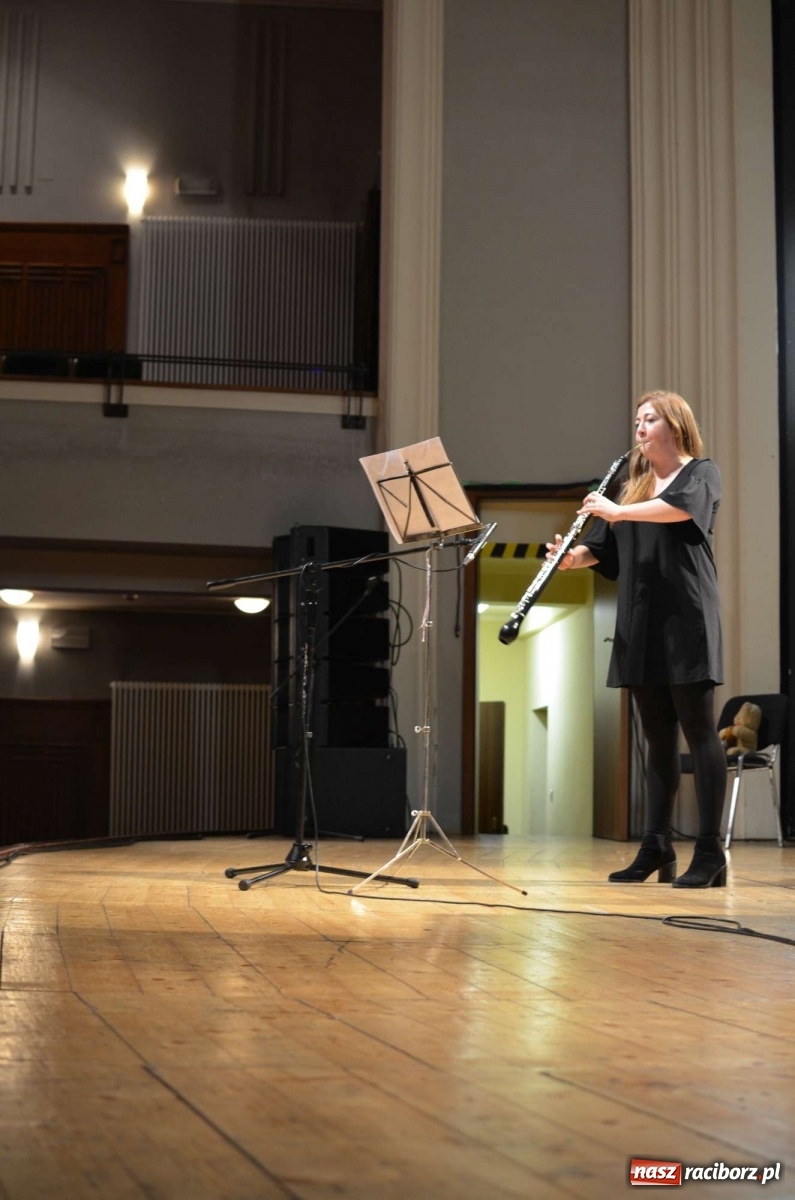 Zdjęcie w galerii na portalu naszraciborz.pl: Rożek angielski na koncercie w RCK-u wiadomości z regionu