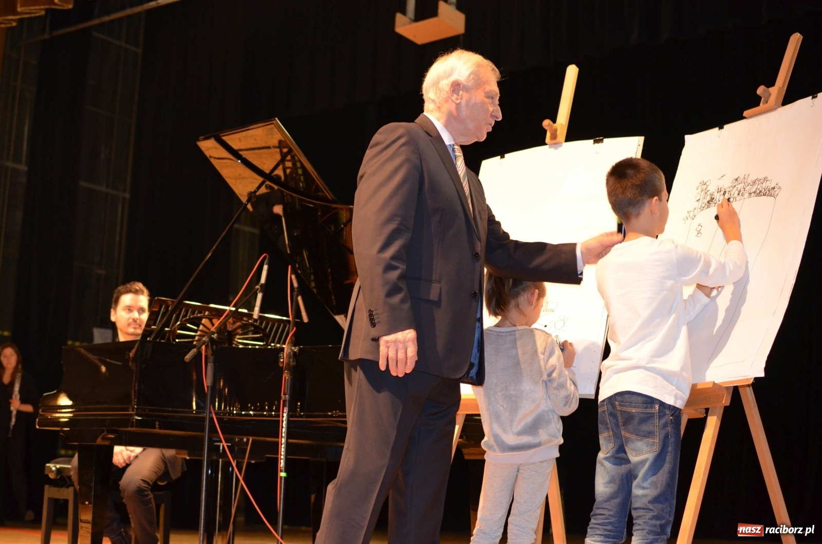 Zdjęcie w galerii na portalu naszraciborz.pl: Rożek angielski na koncercie w RCK-u wiadomości z regionu