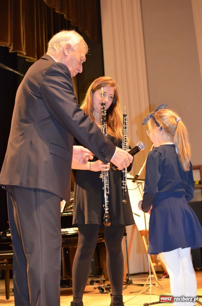 Zdjęcie w galerii na portalu naszraciborz.pl: Rożek angielski na koncercie w RCK-u wiadomości z regionu