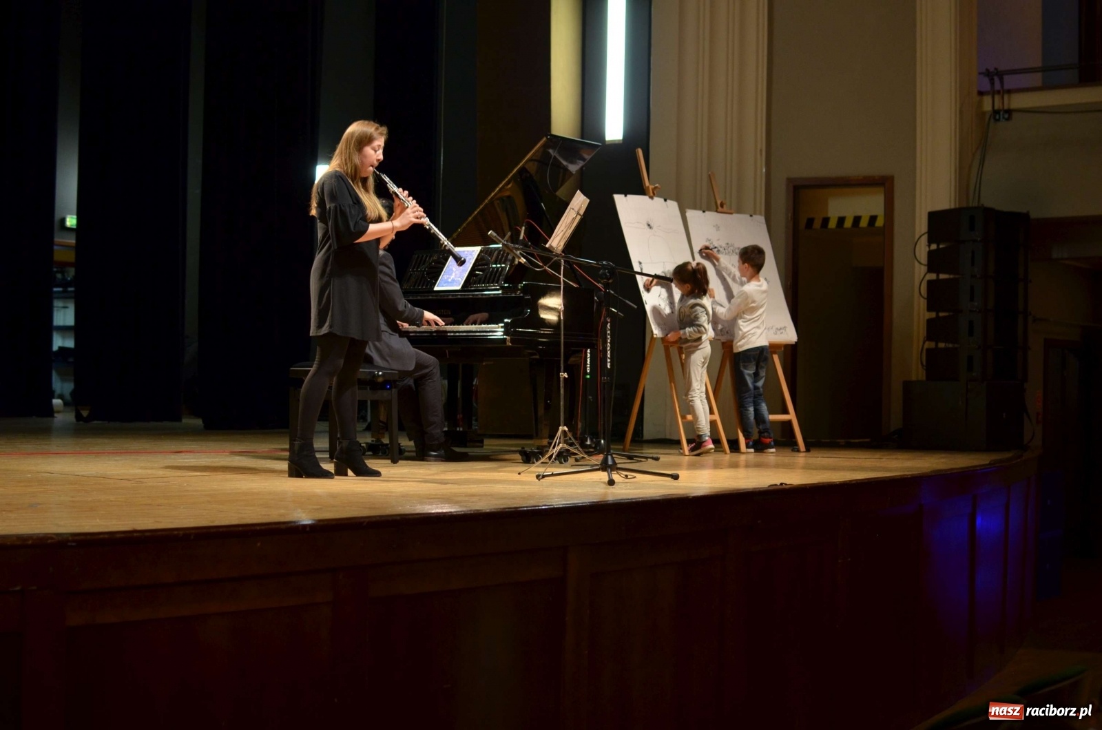 Zdjęcie w galerii na portalu naszraciborz.pl: Rożek angielski na koncercie w RCK-u wiadomości z regionu
