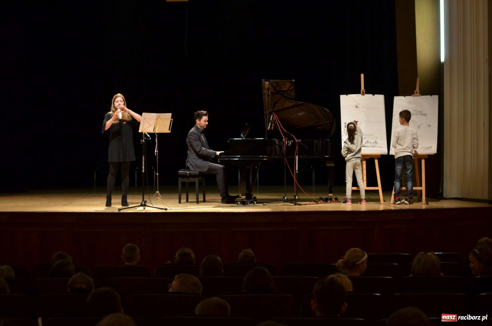 Zdjęcie w galerii na portalu naszraciborz.pl: Rożek angielski na koncercie w RCK-u wiadomości z regionu