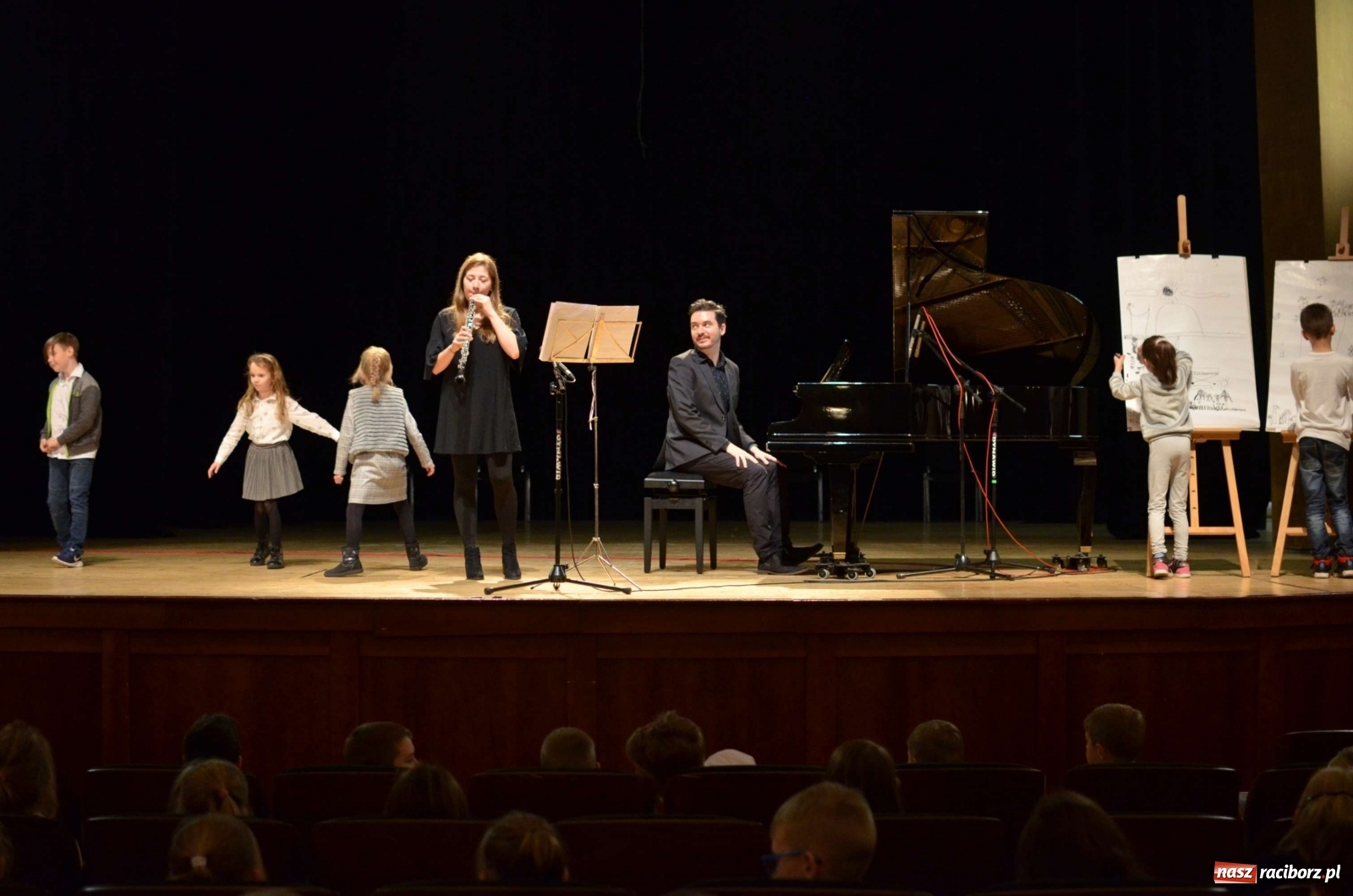Zdjęcie w galerii na portalu naszraciborz.pl: Rożek angielski na koncercie w RCK-u wiadomości z regionu