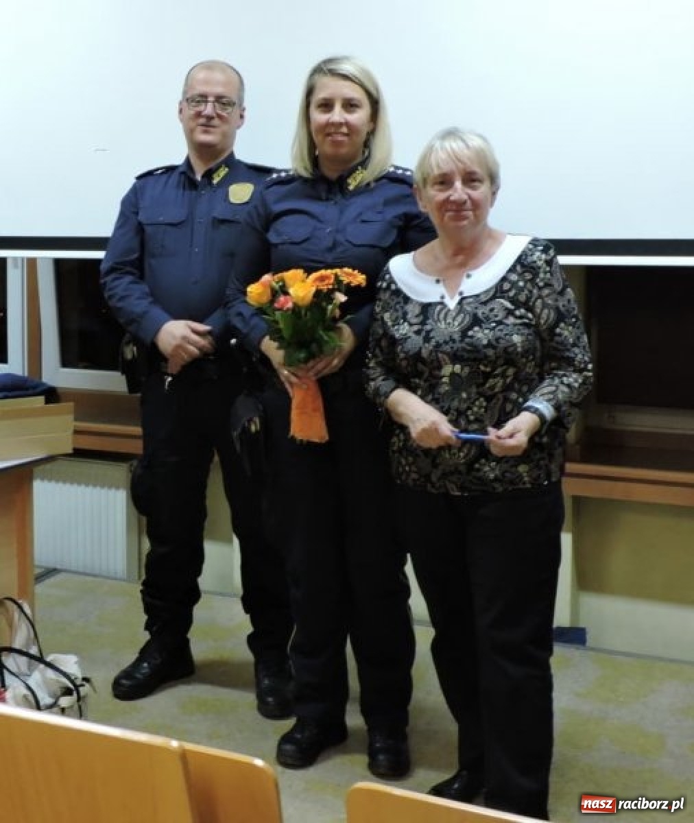 Zdjęcie w galerii na portalu naszraciborz.pl: Bezpieczny senior. Strażnicy poprowadzili wykład  wiadomości z regionu