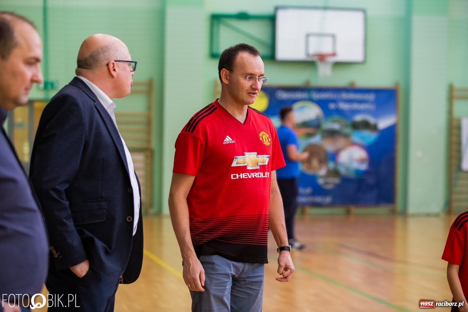 Zdjęcie w galerii na portalu naszraciborz.pl: Piłkarska rywalizacja o Puchar Rzecznika Praw Dziecka. Widownia pełna gwiazd! wiadomości z regionu