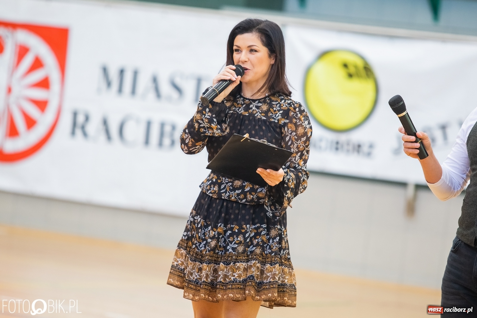 Zdjęcie w galerii na portalu naszraciborz.pl: Piłkarska rywalizacja o Puchar Rzecznika Praw Dziecka. Widownia pełna gwiazd! wiadomości z regionu