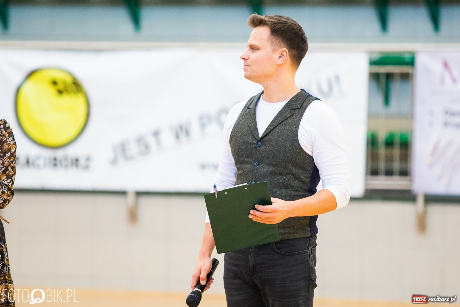 Zdjęcie w galerii na portalu naszraciborz.pl: Piłkarska rywalizacja o Puchar Rzecznika Praw Dziecka. Widownia pełna gwiazd! wiadomości z regionu