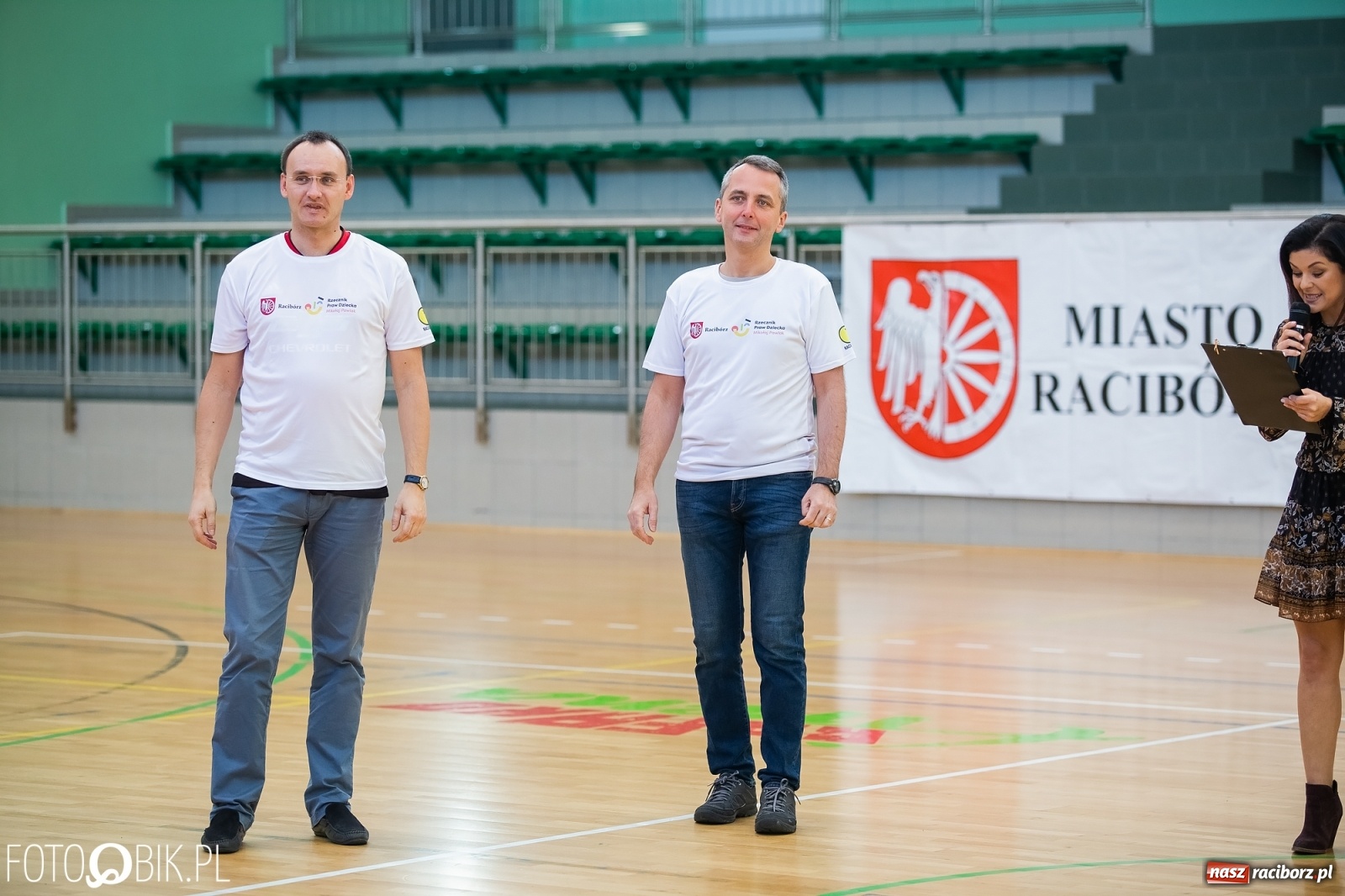 Zdjęcie w galerii na portalu naszraciborz.pl: Piłkarska rywalizacja o Puchar Rzecznika Praw Dziecka. Widownia pełna gwiazd! wiadomości z regionu