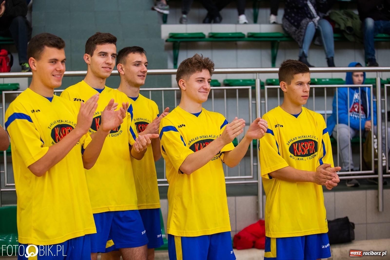 Zdjęcie w galerii na portalu naszraciborz.pl: Piłkarska rywalizacja o Puchar Rzecznika Praw Dziecka. Widownia pełna gwiazd! wiadomości z regionu