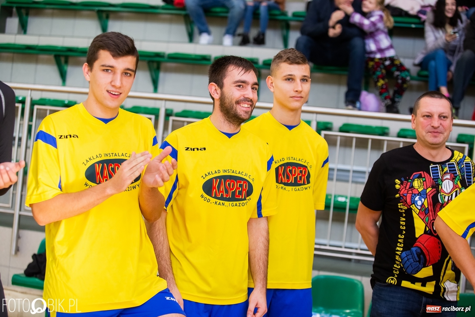 Zdjęcie w galerii na portalu naszraciborz.pl: Piłkarska rywalizacja o Puchar Rzecznika Praw Dziecka. Widownia pełna gwiazd! wiadomości z regionu