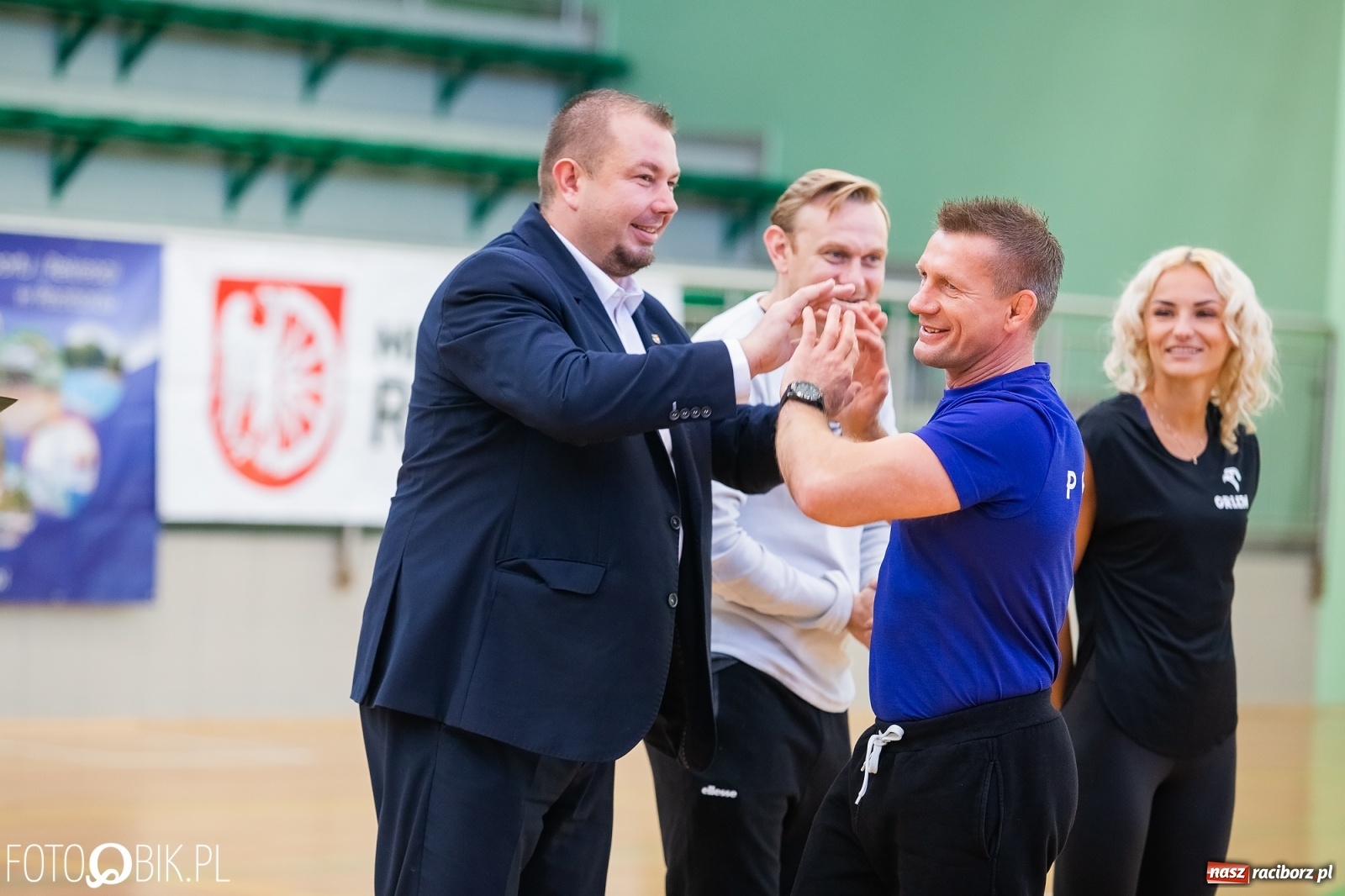 Zdjęcie w galerii na portalu naszraciborz.pl: Piłkarska rywalizacja o Puchar Rzecznika Praw Dziecka. Widownia pełna gwiazd! wiadomości z regionu