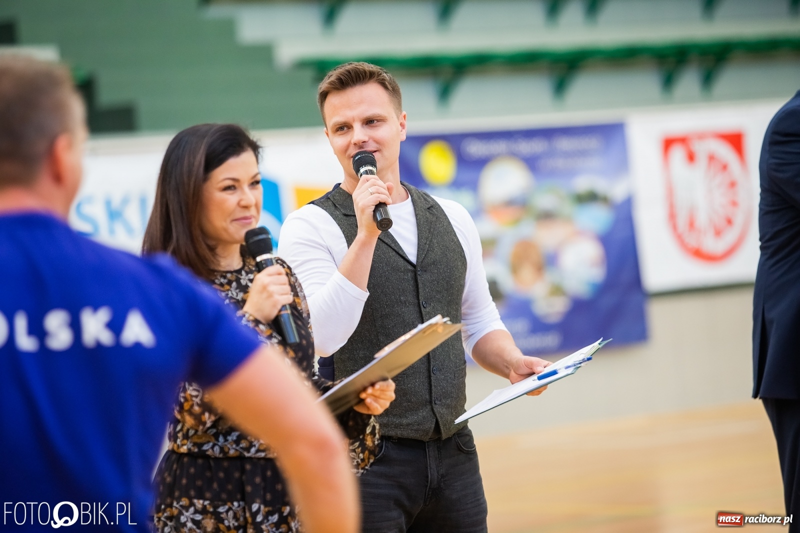 Zdjęcie w galerii na portalu naszraciborz.pl: Piłkarska rywalizacja o Puchar Rzecznika Praw Dziecka. Widownia pełna gwiazd! wiadomości z regionu