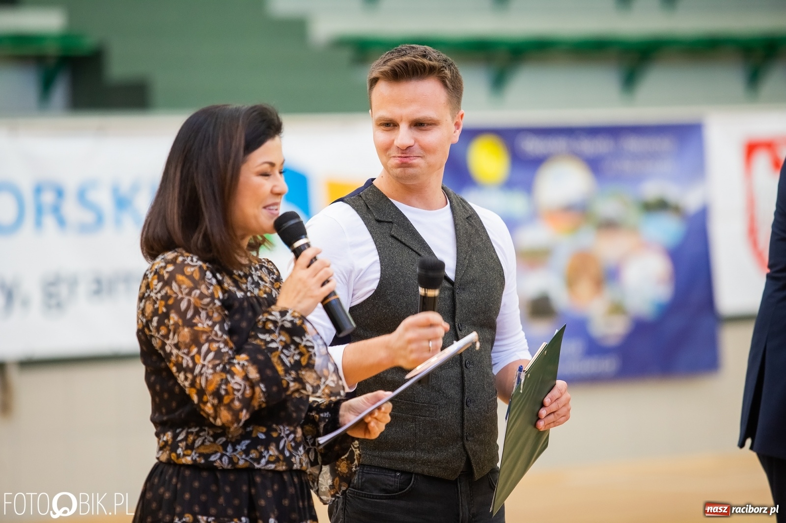 Zdjęcie w galerii na portalu naszraciborz.pl: Piłkarska rywalizacja o Puchar Rzecznika Praw Dziecka. Widownia pełna gwiazd! wiadomości z regionu
