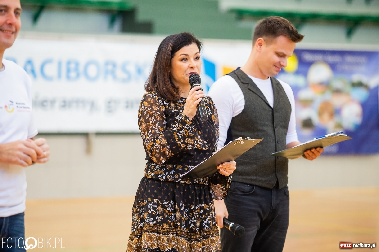 Zdjęcie w galerii na portalu naszraciborz.pl: Piłkarska rywalizacja o Puchar Rzecznika Praw Dziecka. Widownia pełna gwiazd! wiadomości z regionu