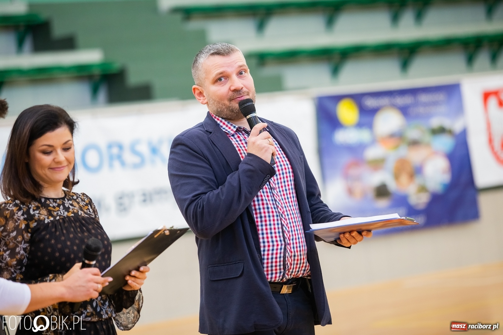 Zdjęcie w galerii na portalu naszraciborz.pl: Piłkarska rywalizacja o Puchar Rzecznika Praw Dziecka. Widownia pełna gwiazd! wiadomości z regionu