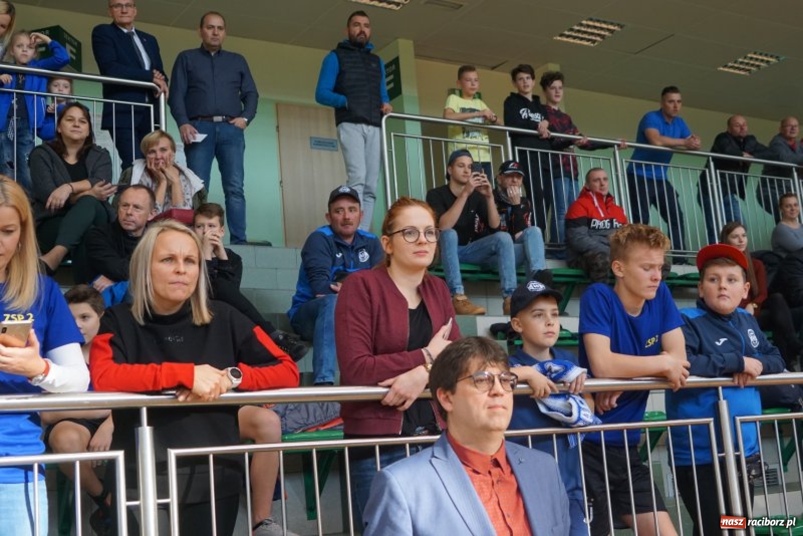 Zdjęcie w galerii na portalu naszraciborz.pl: Piłkarska rywalizacja o Puchar Rzecznika Praw Dziecka. Widownia pełna gwiazd! wiadomości z regionu