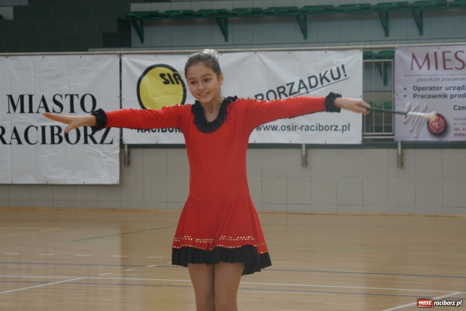 Zdjęcie w galerii na portalu naszraciborz.pl: Piłkarska rywalizacja o Puchar Rzecznika Praw Dziecka. Widownia pełna gwiazd! wiadomości z regionu