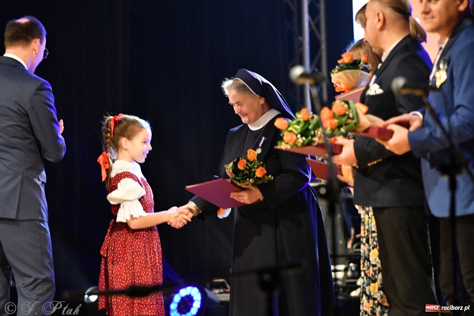 Zdjęcie w galerii na portalu naszraciborz.pl: Gala z okazji raciborskich Ogólnopolskich Obchodów Dni Praw Dziecka [FOTO i WIDEO] wiadomości z regionu