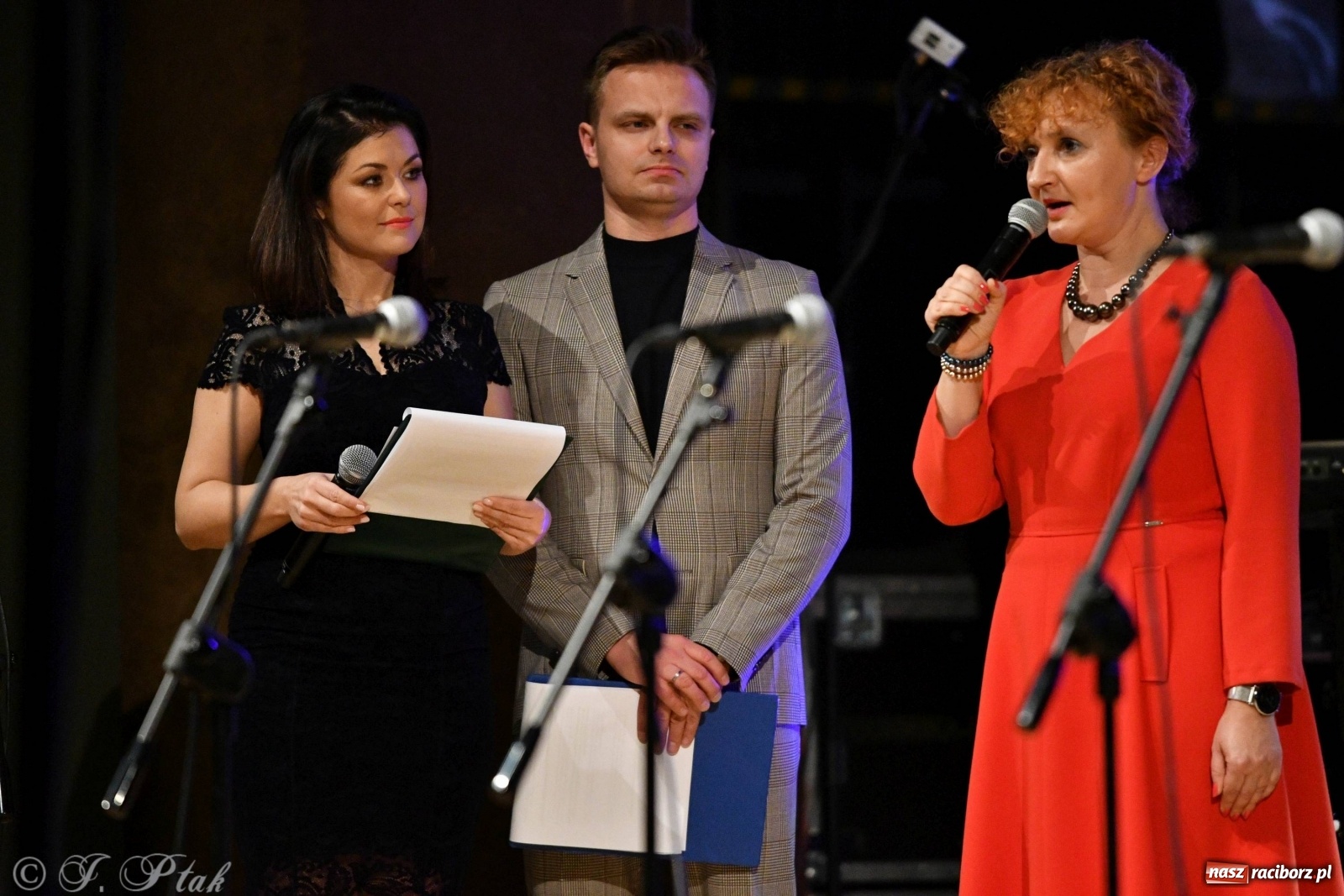Zdjęcie w galerii na portalu naszraciborz.pl: Gala z okazji raciborskich Ogólnopolskich Obchodów Dni Praw Dziecka [FOTO i WIDEO] wiadomości z regionu