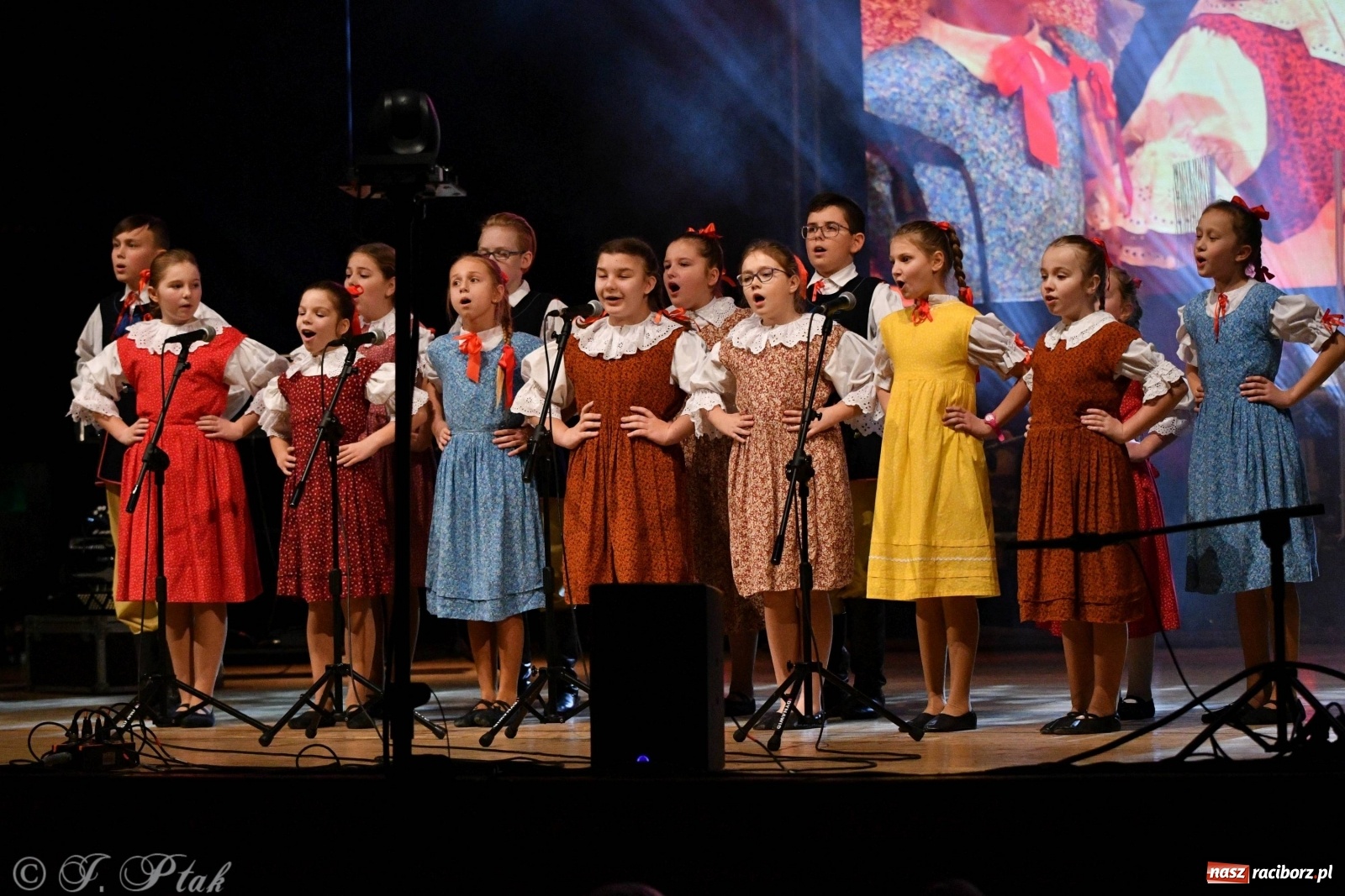 Zdjęcie w galerii na portalu naszraciborz.pl: Gala z okazji raciborskich Ogólnopolskich Obchodów Dni Praw Dziecka [FOTO i WIDEO] wiadomości z regionu