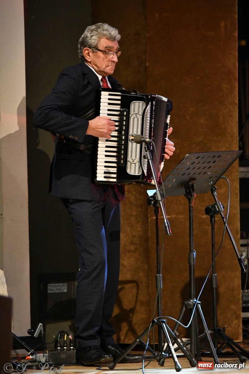 Zdjęcie w galerii na portalu naszraciborz.pl: Gala z okazji raciborskich Ogólnopolskich Obchodów Dni Praw Dziecka [FOTO i WIDEO] wiadomości z regionu