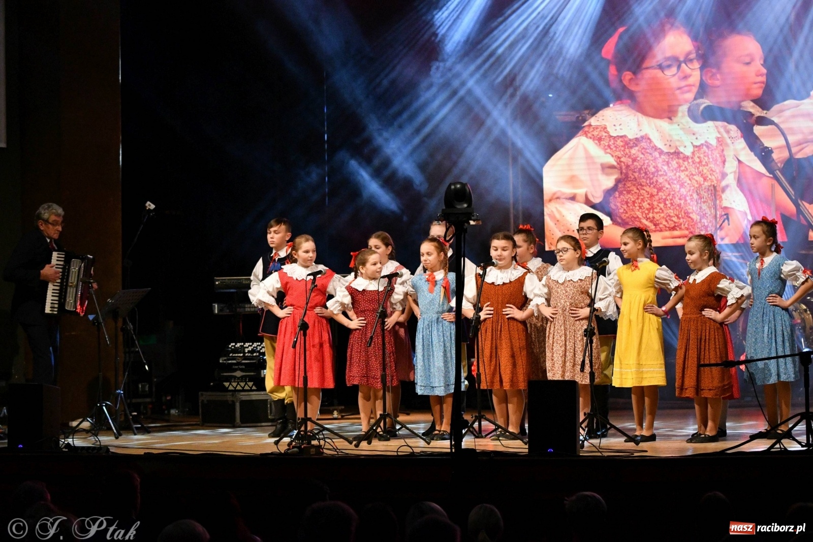 Zdjęcie w galerii na portalu naszraciborz.pl: Gala z okazji raciborskich Ogólnopolskich Obchodów Dni Praw Dziecka [FOTO i WIDEO] wiadomości z regionu