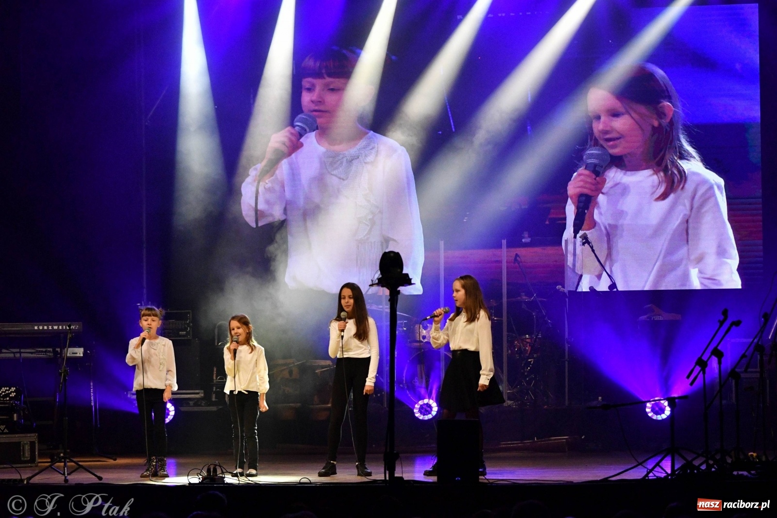 Zdjęcie w galerii na portalu naszraciborz.pl: Gala z okazji raciborskich Ogólnopolskich Obchodów Dni Praw Dziecka [FOTO i WIDEO] wiadomości z regionu