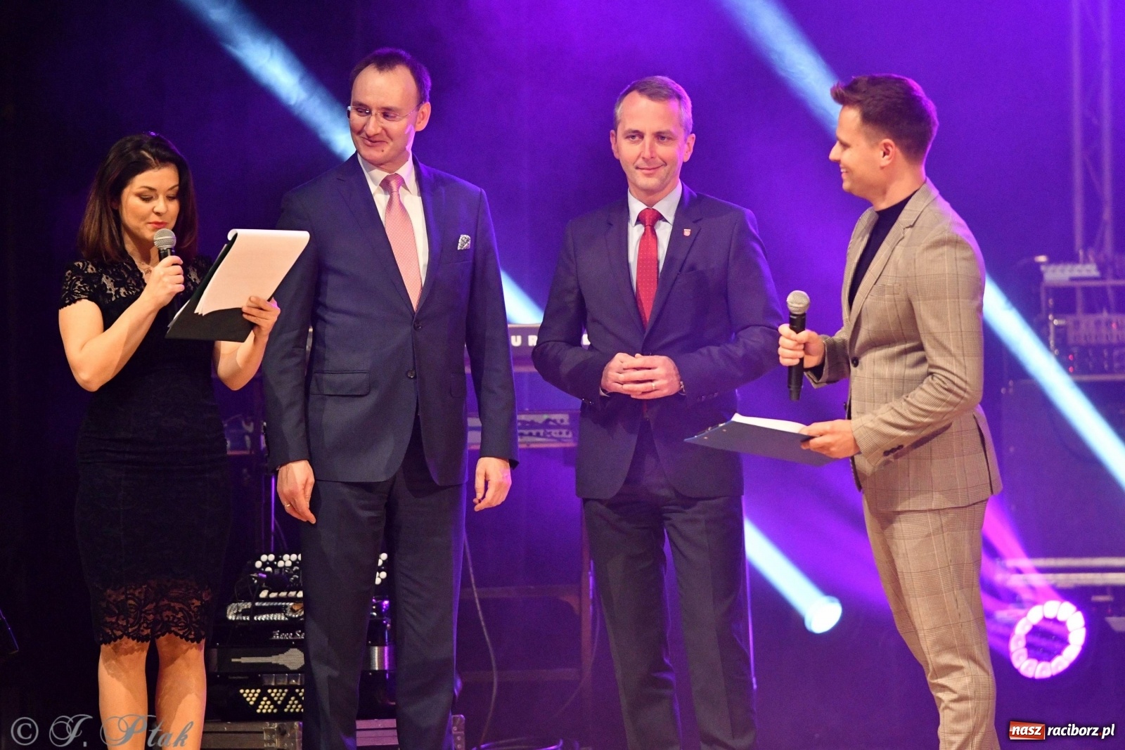 Zdjęcie w galerii na portalu naszraciborz.pl: Gala z okazji raciborskich Ogólnopolskich Obchodów Dni Praw Dziecka [FOTO i WIDEO] wiadomości z regionu