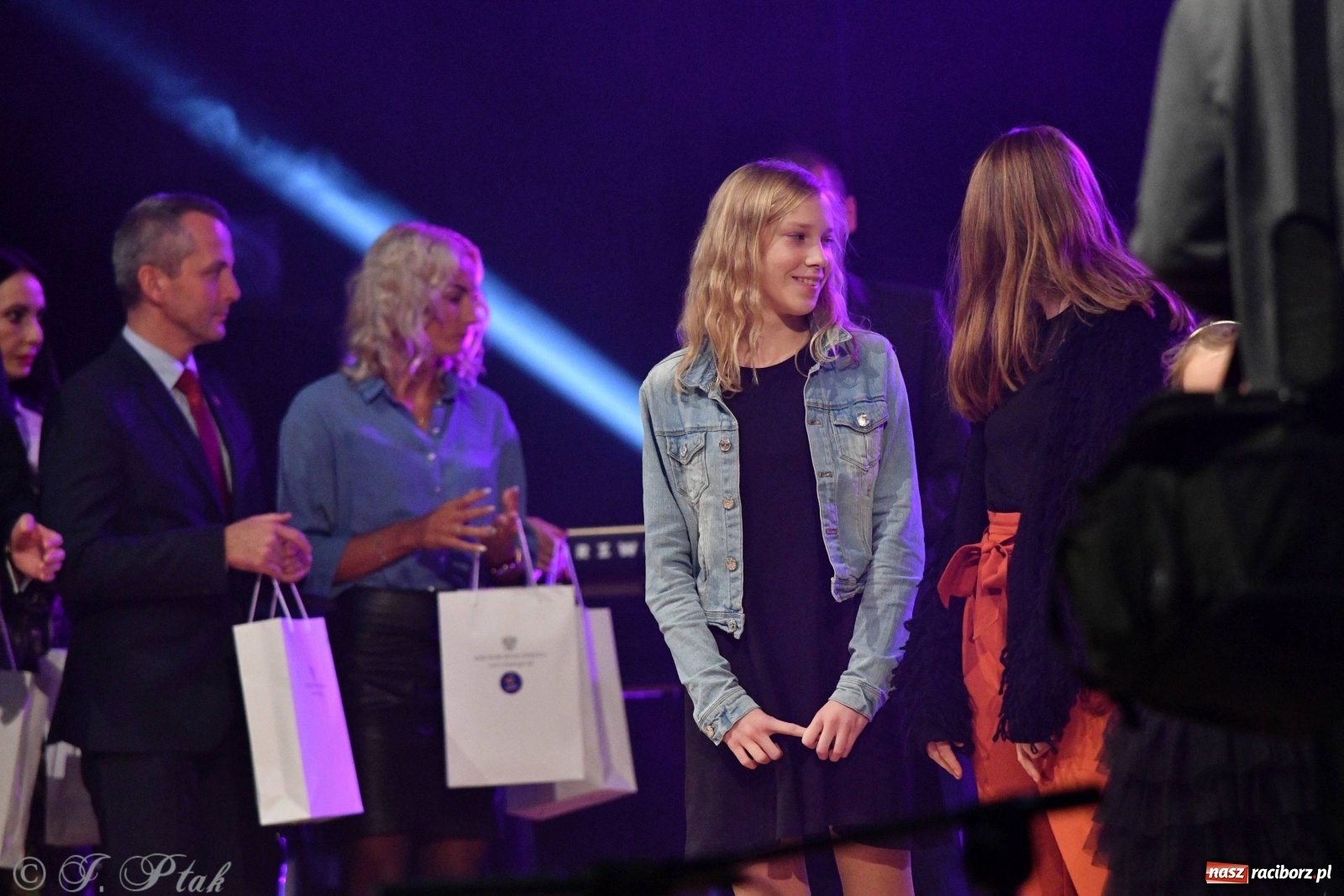 Zdjęcie w galerii na portalu naszraciborz.pl: Gala z okazji raciborskich Ogólnopolskich Obchodów Dni Praw Dziecka [FOTO i WIDEO] wiadomości z regionu