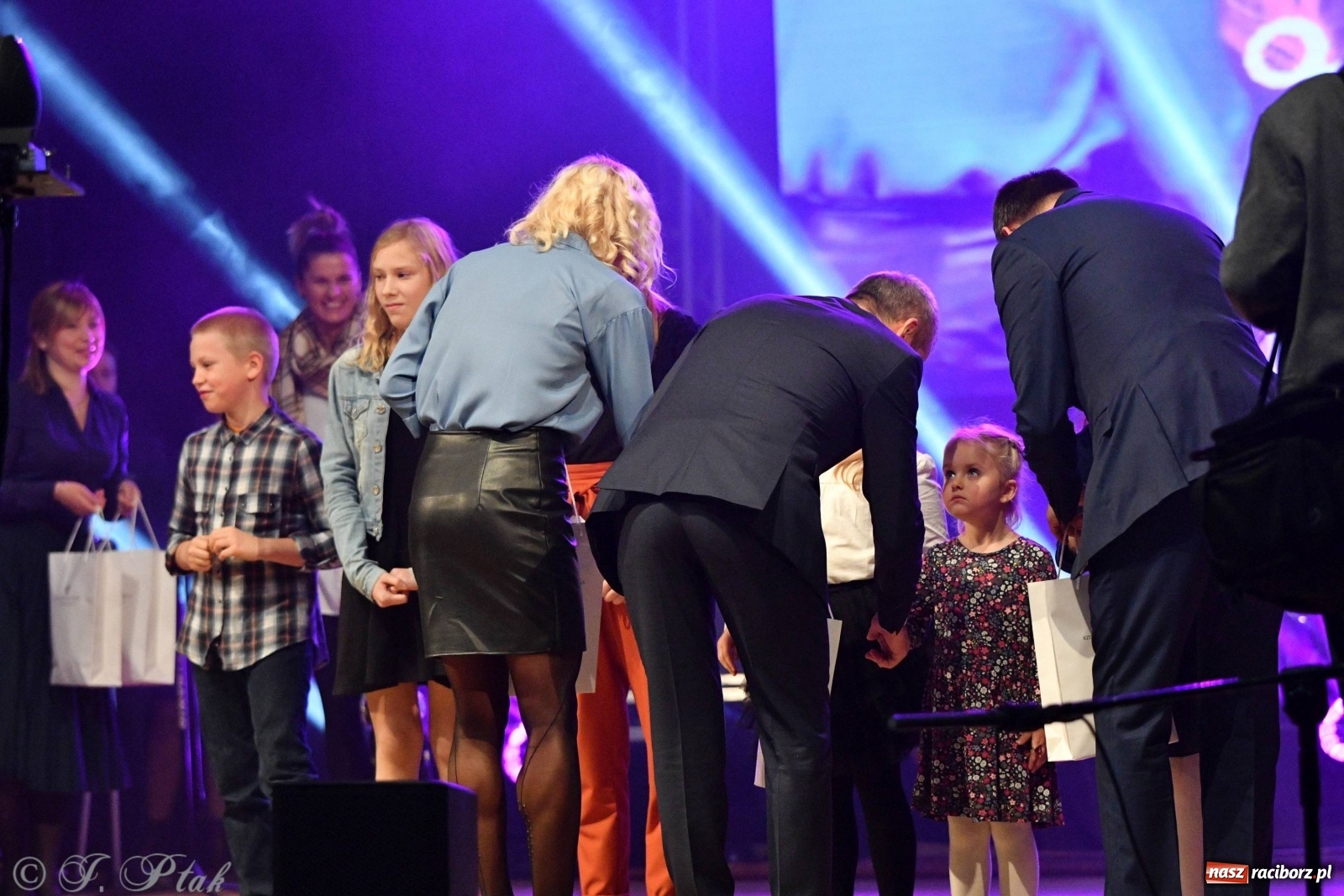 Zdjęcie w galerii na portalu naszraciborz.pl: Gala z okazji raciborskich Ogólnopolskich Obchodów Dni Praw Dziecka [FOTO i WIDEO] wiadomości z regionu