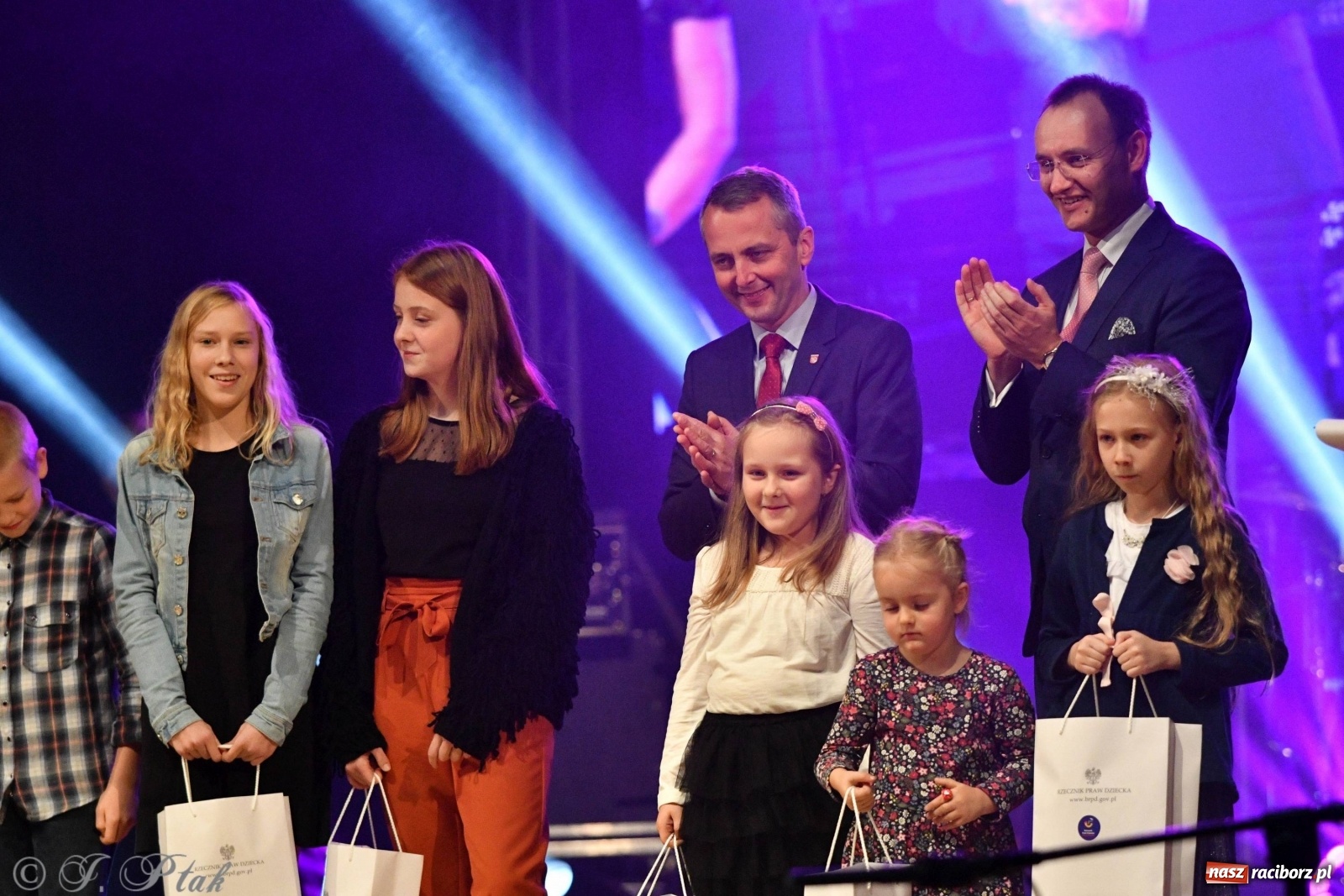 Zdjęcie w galerii na portalu naszraciborz.pl: Gala z okazji raciborskich Ogólnopolskich Obchodów Dni Praw Dziecka [FOTO i WIDEO] wiadomości z regionu