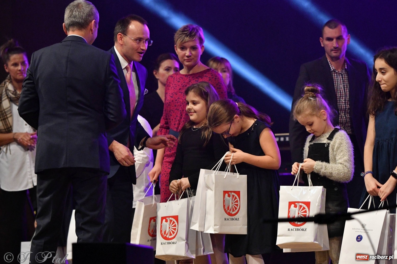 Zdjęcie w galerii na portalu naszraciborz.pl: Gala z okazji raciborskich Ogólnopolskich Obchodów Dni Praw Dziecka [FOTO i WIDEO] wiadomości z regionu