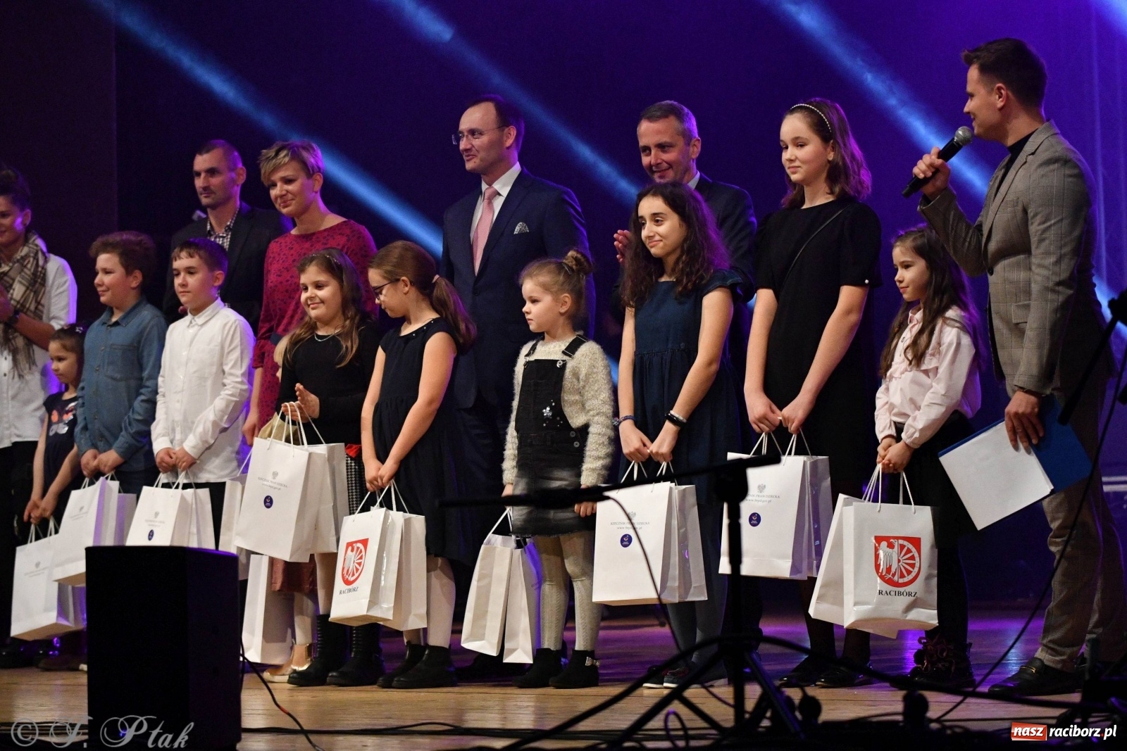 Zdjęcie w galerii na portalu naszraciborz.pl: Gala z okazji raciborskich Ogólnopolskich Obchodów Dni Praw Dziecka [FOTO i WIDEO] wiadomości z regionu