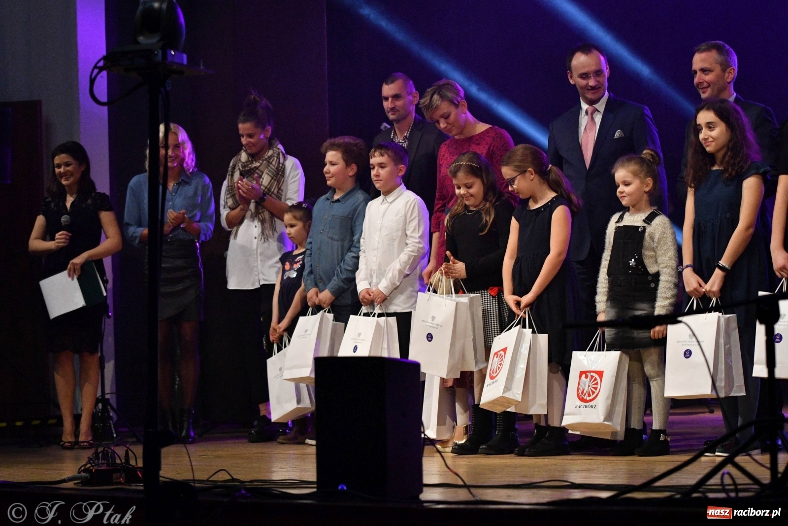 Zdjęcie w galerii na portalu naszraciborz.pl: Gala z okazji raciborskich Ogólnopolskich Obchodów Dni Praw Dziecka [FOTO i WIDEO] wiadomości z regionu