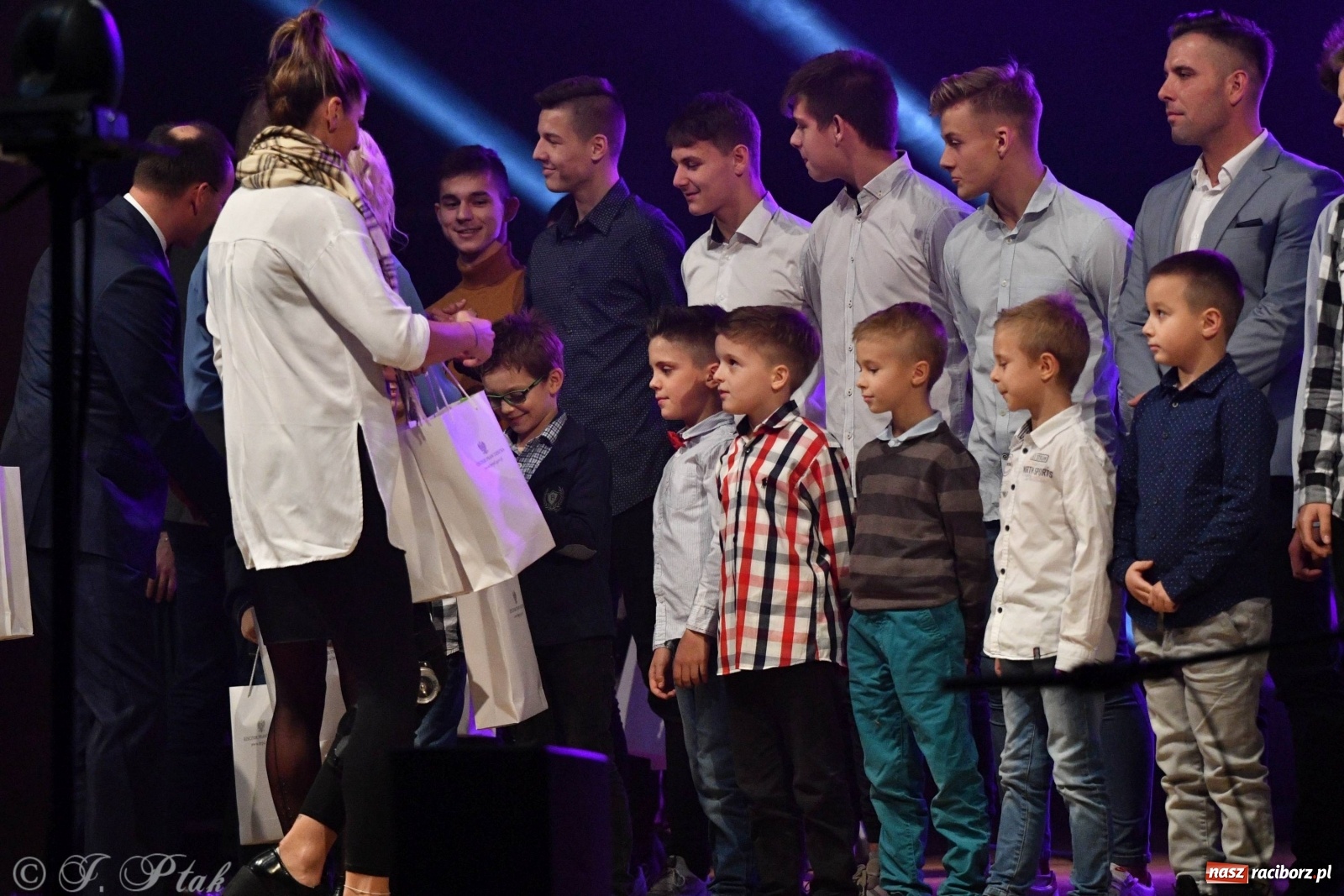 Zdjęcie w galerii na portalu naszraciborz.pl: Gala z okazji raciborskich Ogólnopolskich Obchodów Dni Praw Dziecka [FOTO i WIDEO] wiadomości z regionu