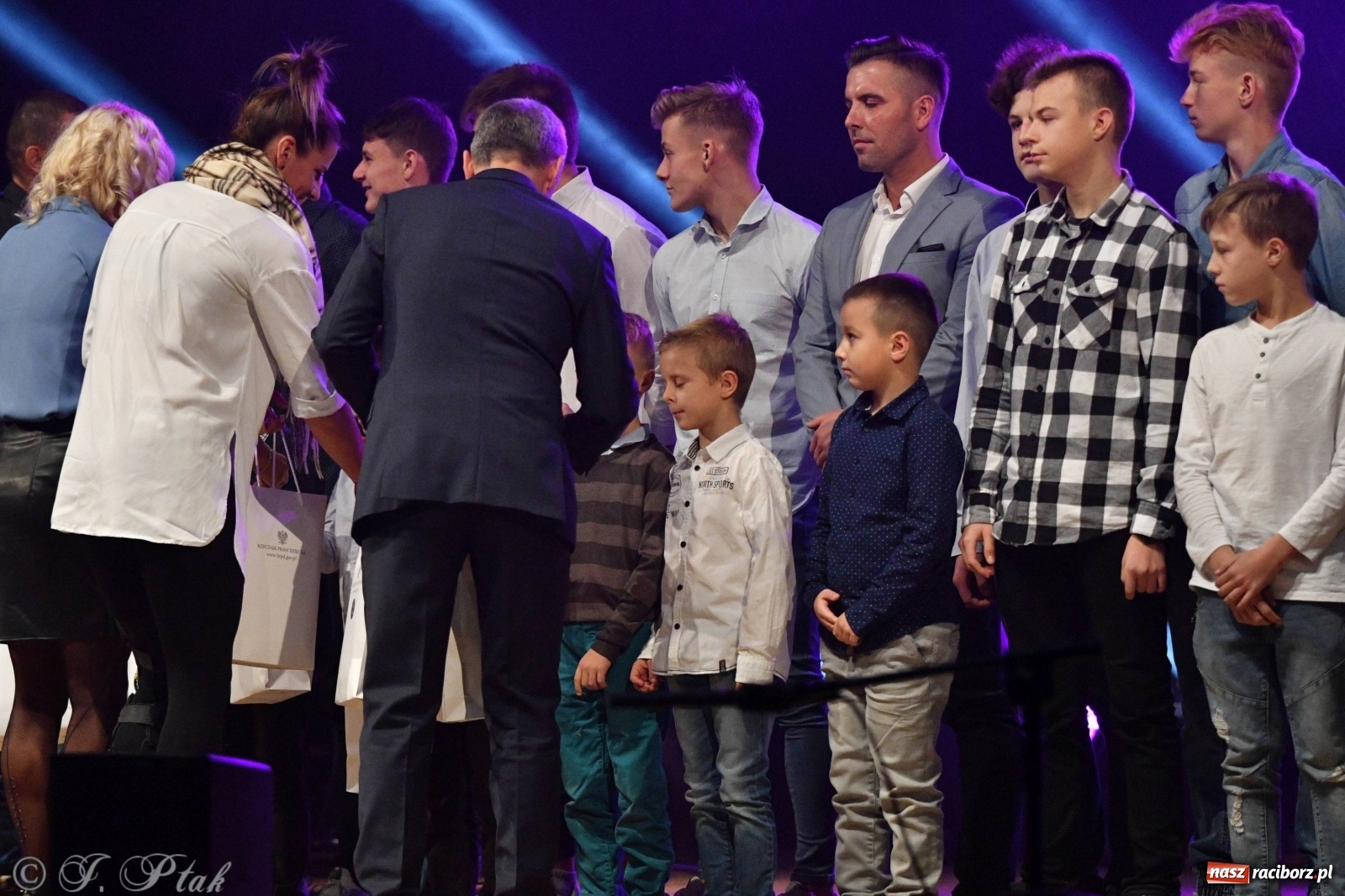 Zdjęcie w galerii na portalu naszraciborz.pl: Gala z okazji raciborskich Ogólnopolskich Obchodów Dni Praw Dziecka [FOTO i WIDEO] wiadomości z regionu